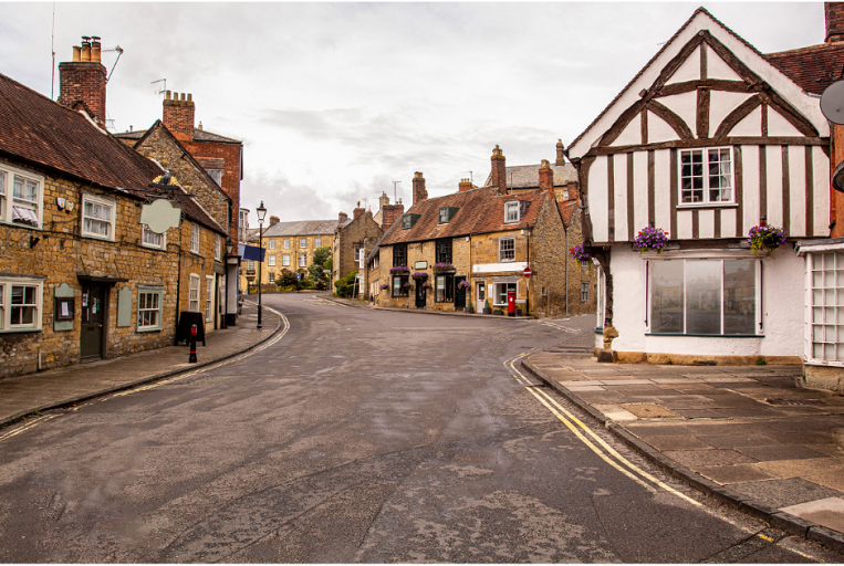 Discover historic landmarks and recognize recognizable filming locations.