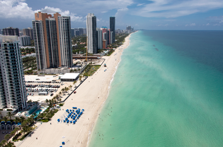 The famous art deco architecture, fine dining, spas, and legendary nightlife make for an unforgettable vacation day.