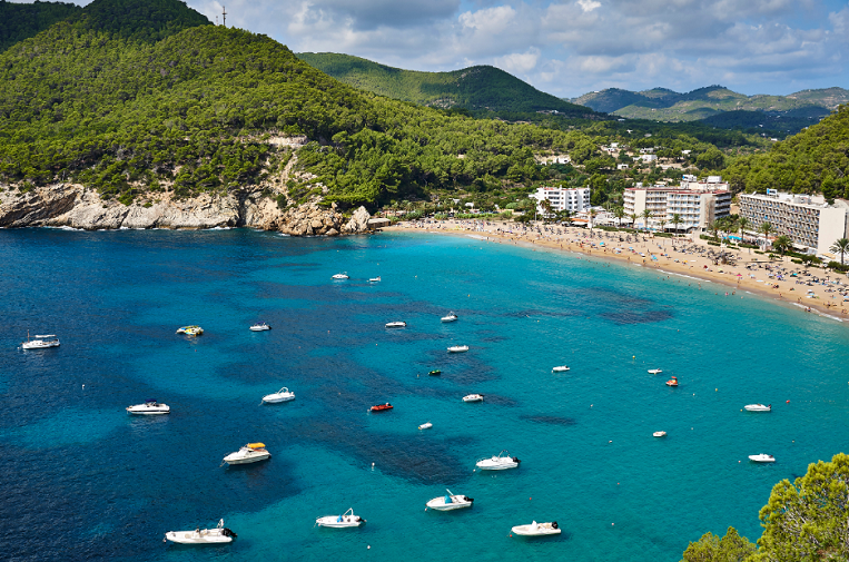 The longest and widest beach of fine white sand on the island's west coast.