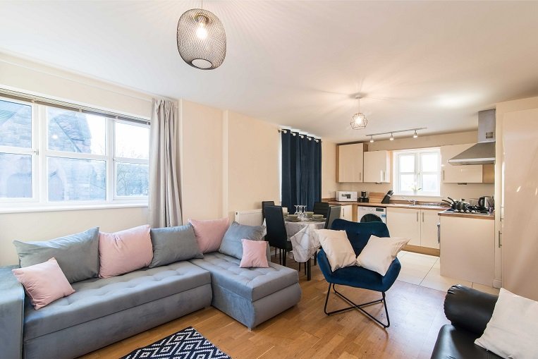 Serviced Apartments Tips for Families Traveling with Children apt 6 105 parliment st low res 1 of 30